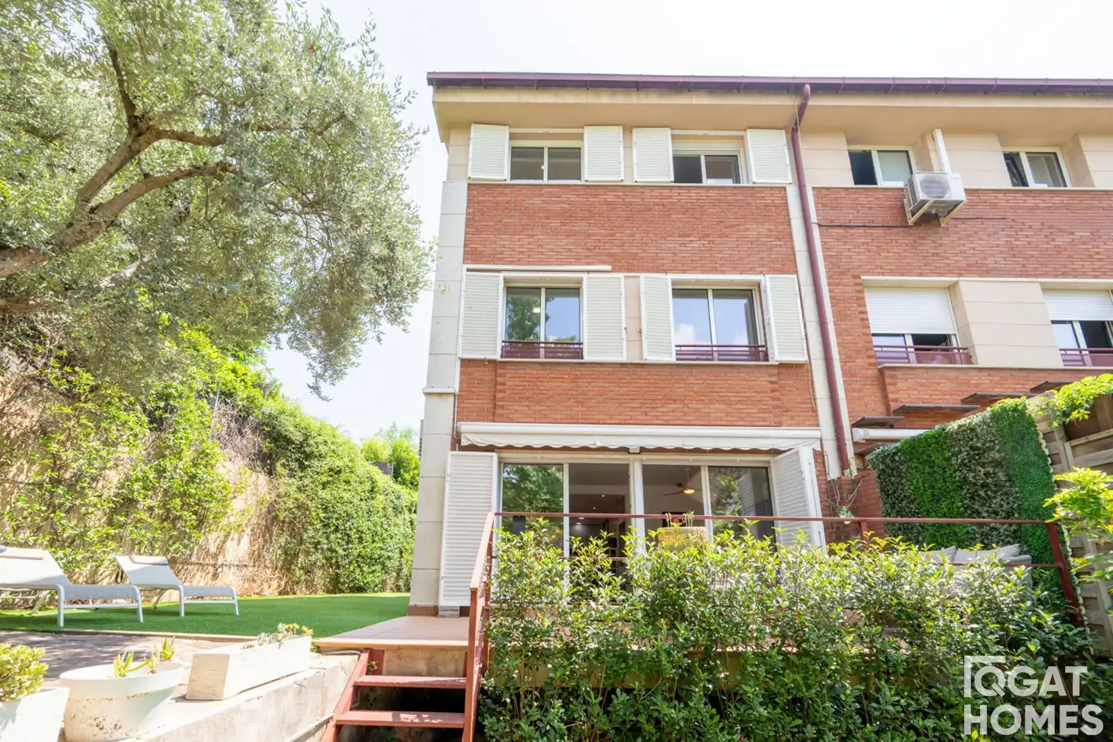 Vista exterior de Casa adosada en venta en Sant Cugat del Vallès con Aire acondicionado, Calefacción y Trastero