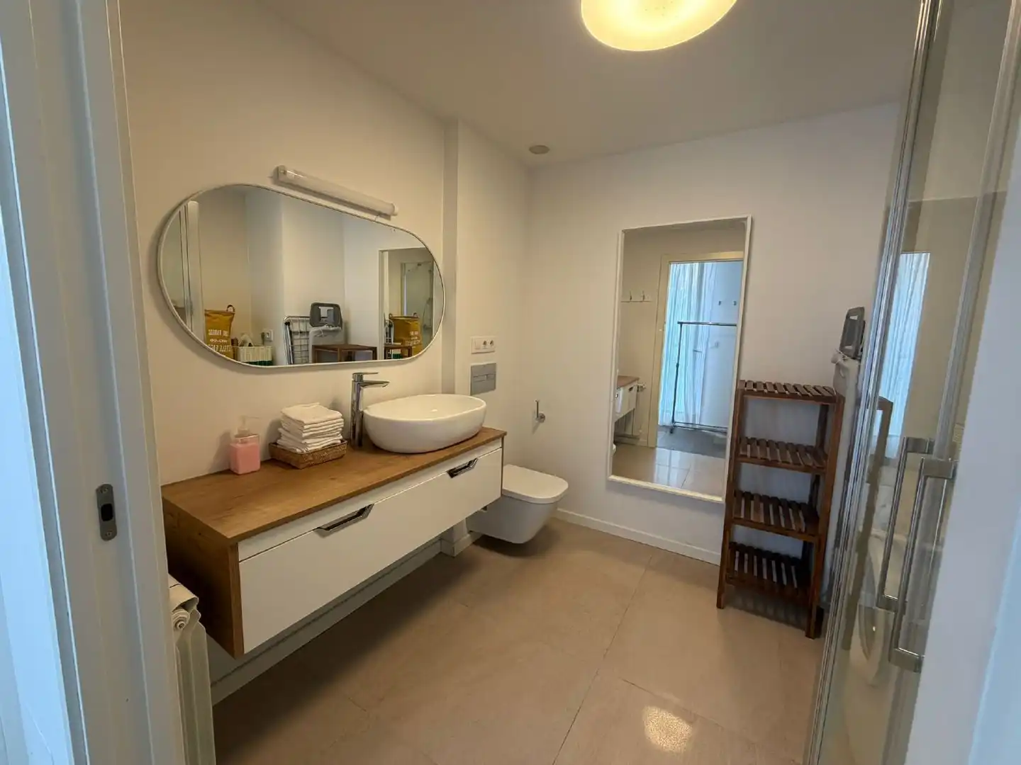Baño de Piso de alquiler en A Coruña Capital  con Calefacción y Amueblado