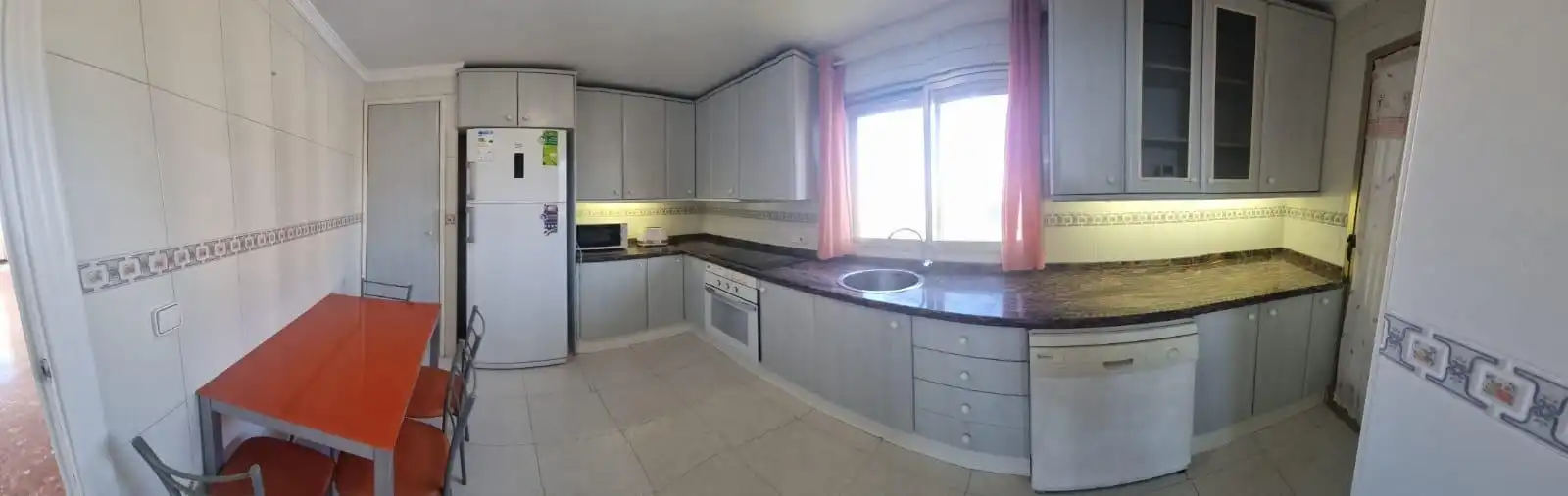 Küche von Wohnung zum Verkauf in Alicante / Alacant mit Klimaanlage, Heizung und Privatgarten