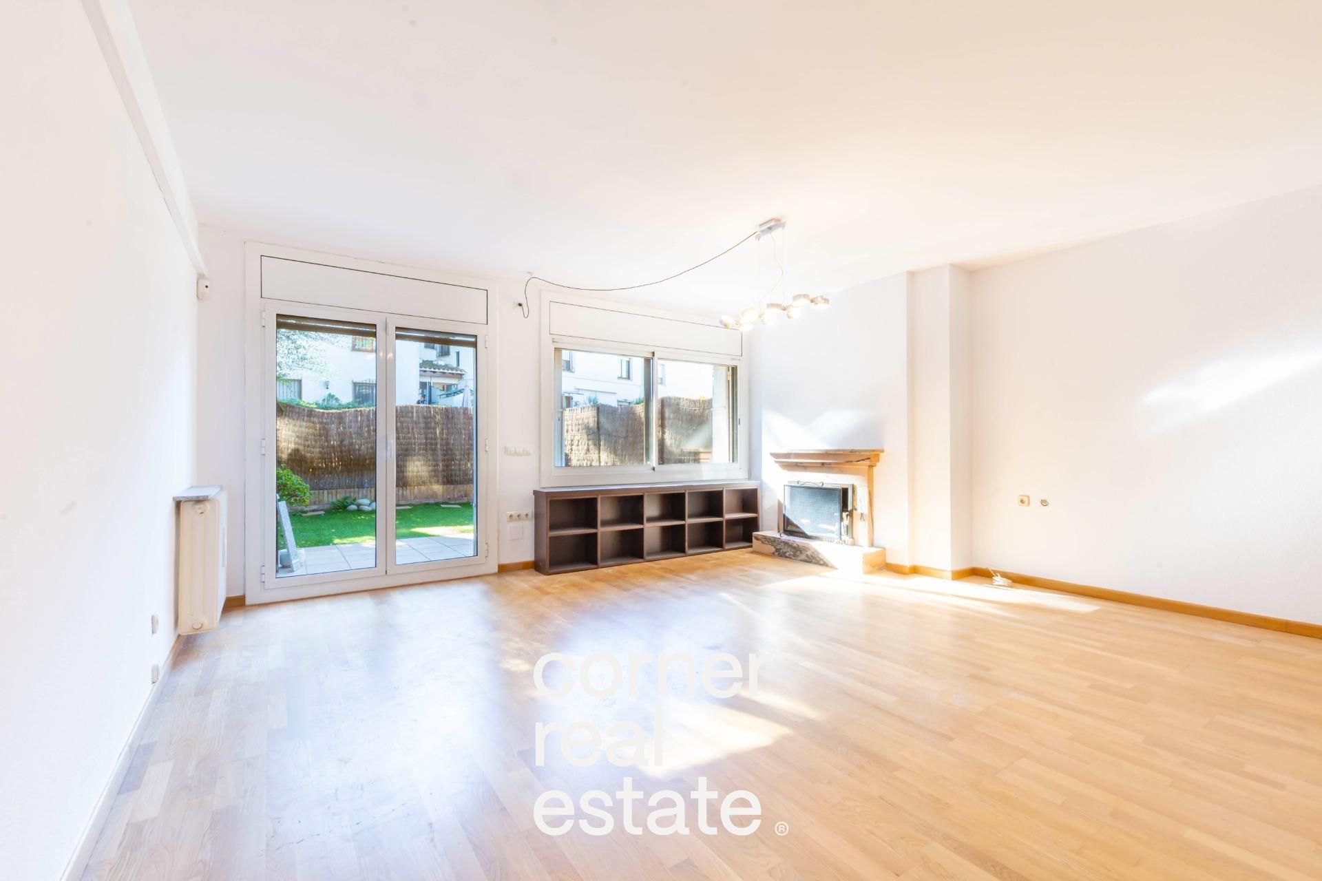 Exterior view of Single-family semi-detached for sale in Sant Cugat del Vallès  with Air Conditioner, Heating and Private garden