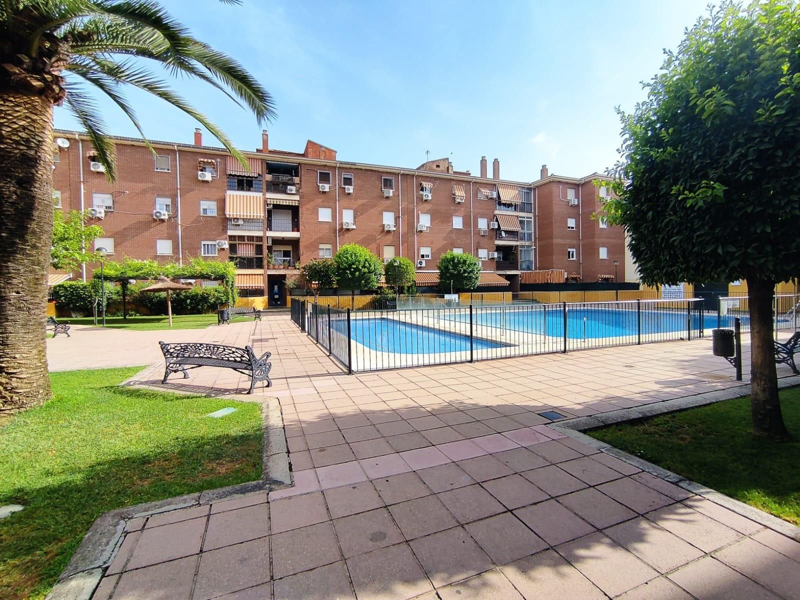 Vista exterior de Pis en venda en  Córdoba Capital amb Aire condicionat, Terrassa i Piscina comunitària