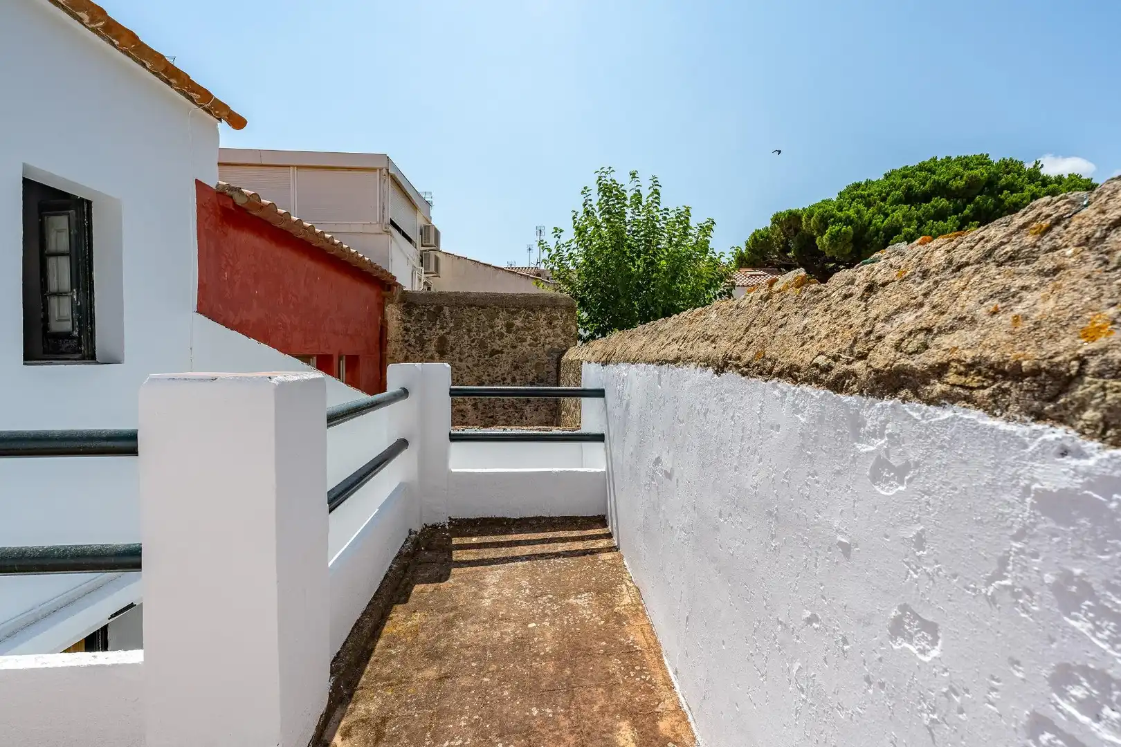 Vista exterior de Casa o xalet en venda en El Masnou amb Terrassa, Traster i Balcó
