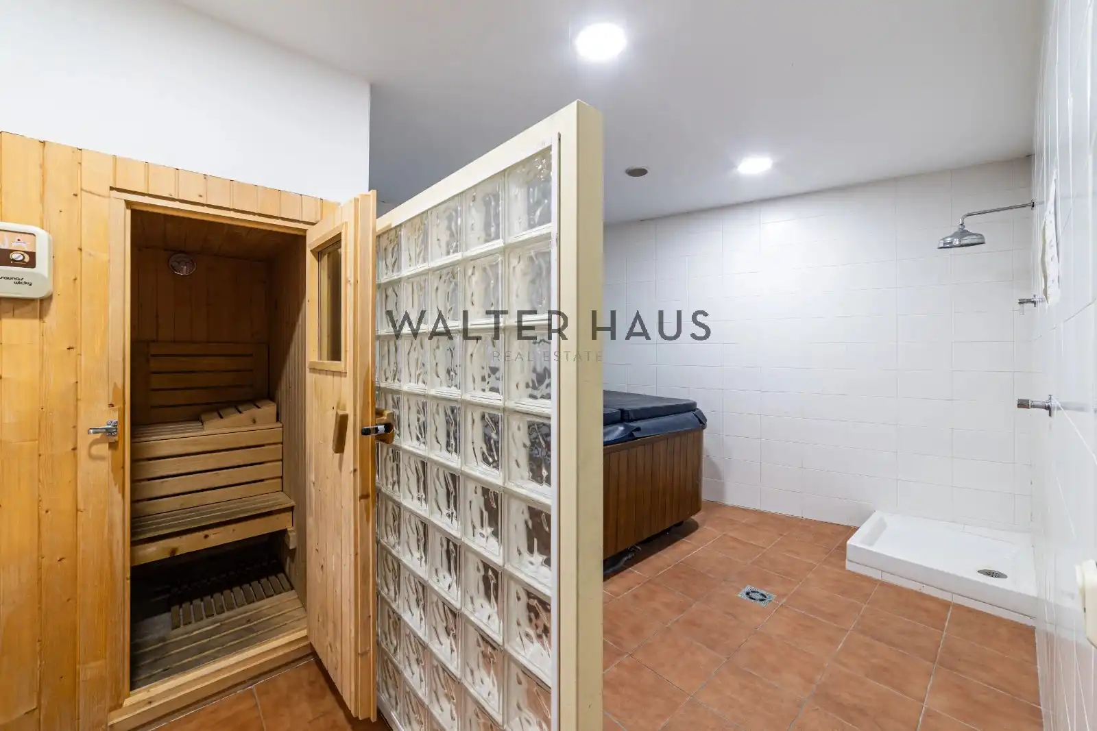 Flat for sale in Madrid  with Air Conditioner, Heating and Storage room