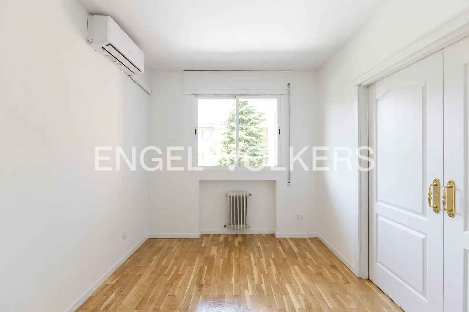 Habitación de Casa o chalet de alquiler en Madrid con Calefacción, Jardín privado y Terraza