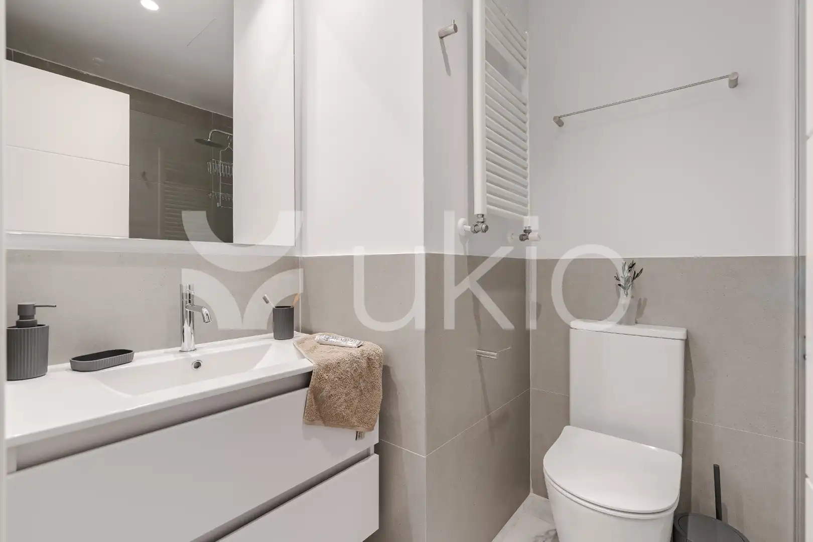 Baño de Apartamento de alquiler en Madrid con Aire acondicionado, Calefacción y Amueblado
