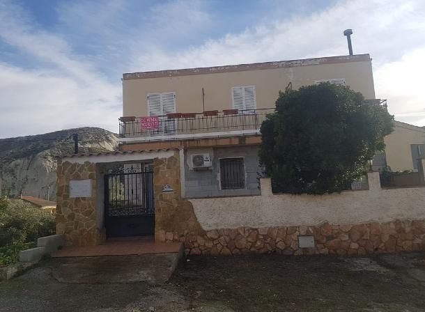 House or chalet for sale in De Huesa, Hinojares
