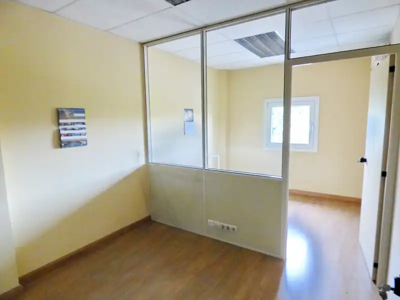 Oficina en venda en Loiu amb Moblat