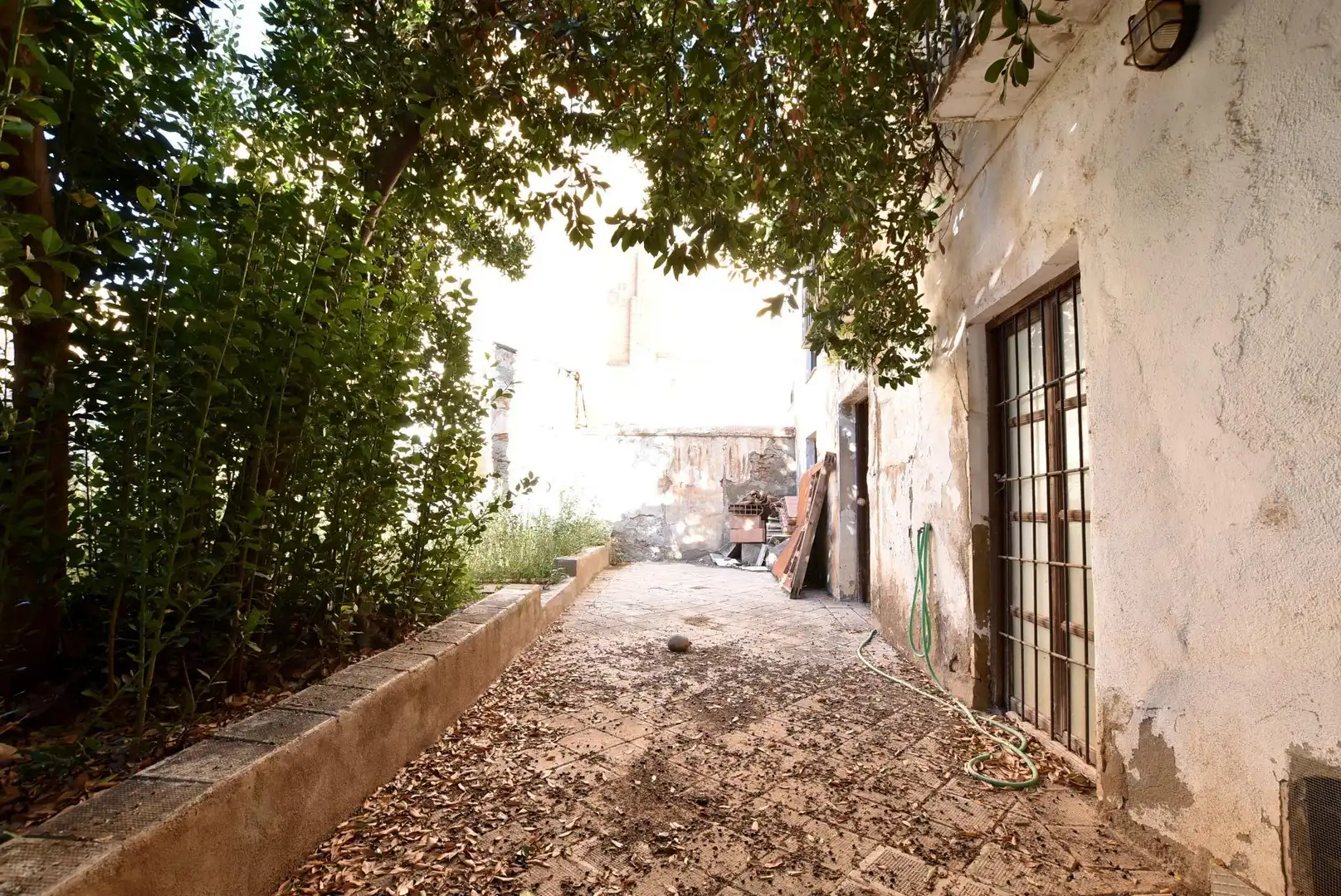 Vista exterior de Edificio en venta en Guadix