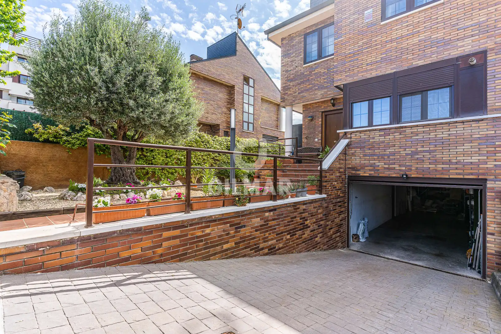 Außenansicht von Einfamilien-Reihenhaus zum Verkauf in Arroyomolinos (Madrid) mit Heizung, Privatgarten und Schwimmbad
