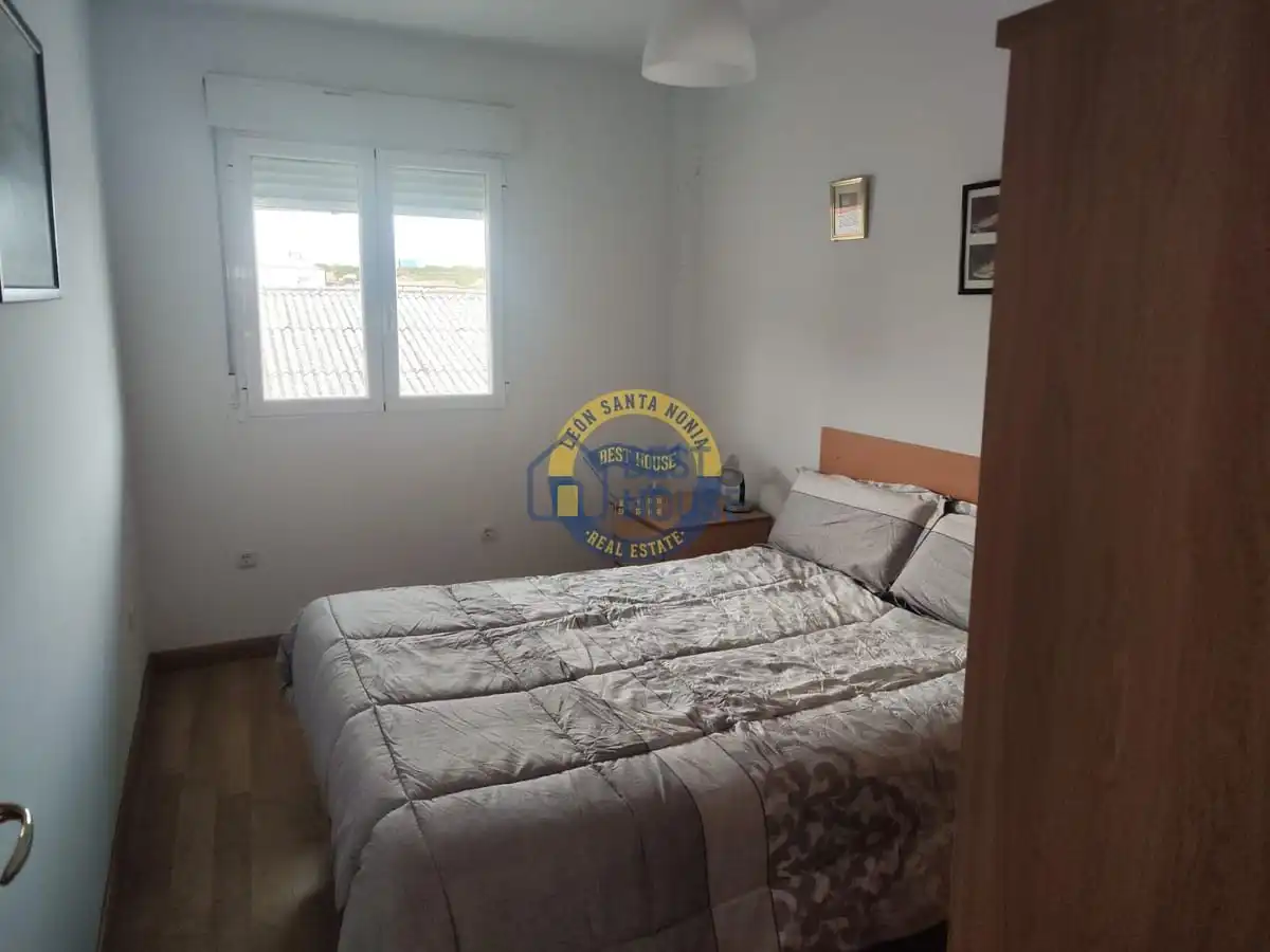 Dormitori de Apartament en venda en Villaquilambre amb Parquet i Moblat