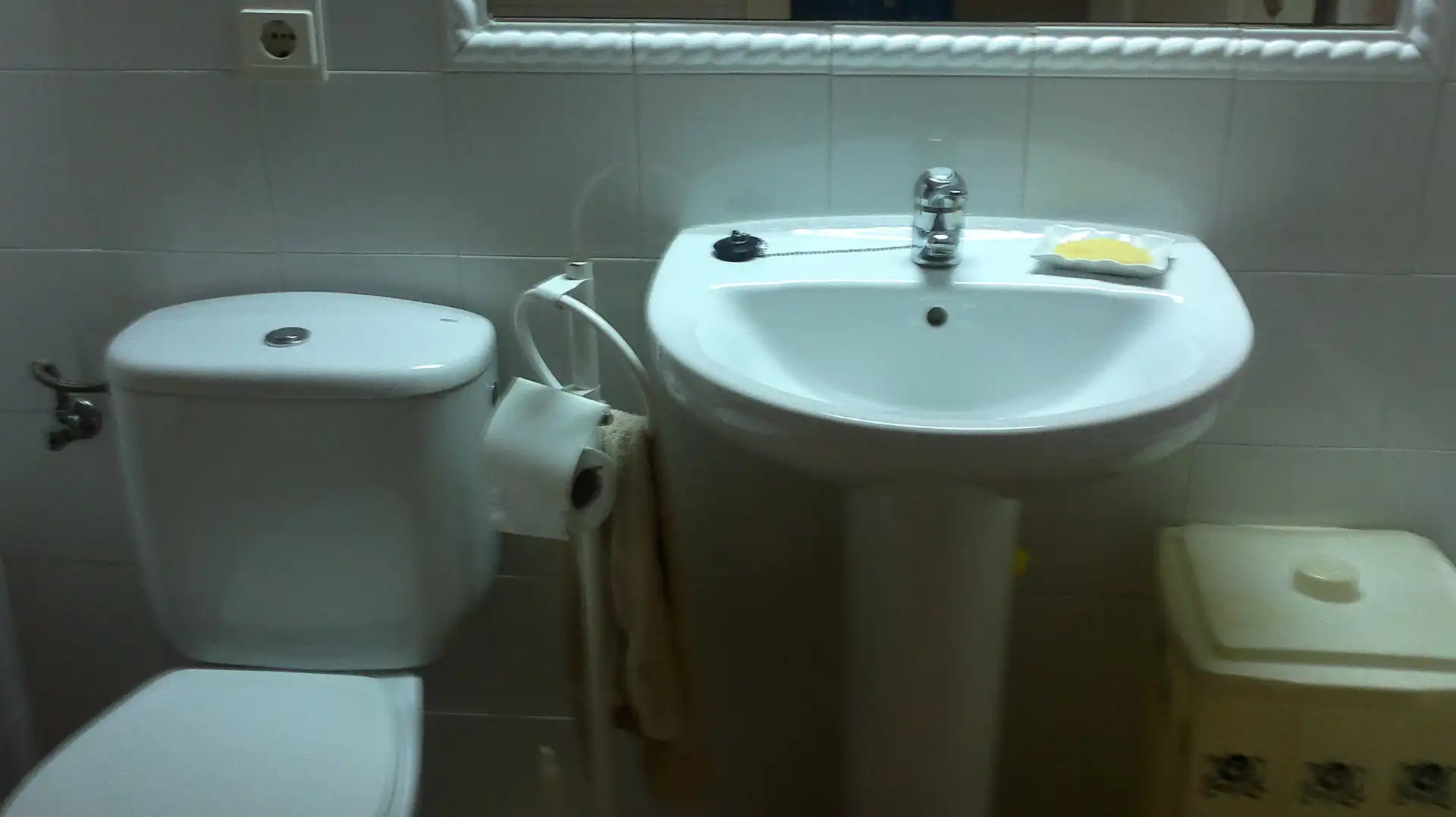 Bany de Apartament en venda en Casares amb Piscina, Moblat i Internet