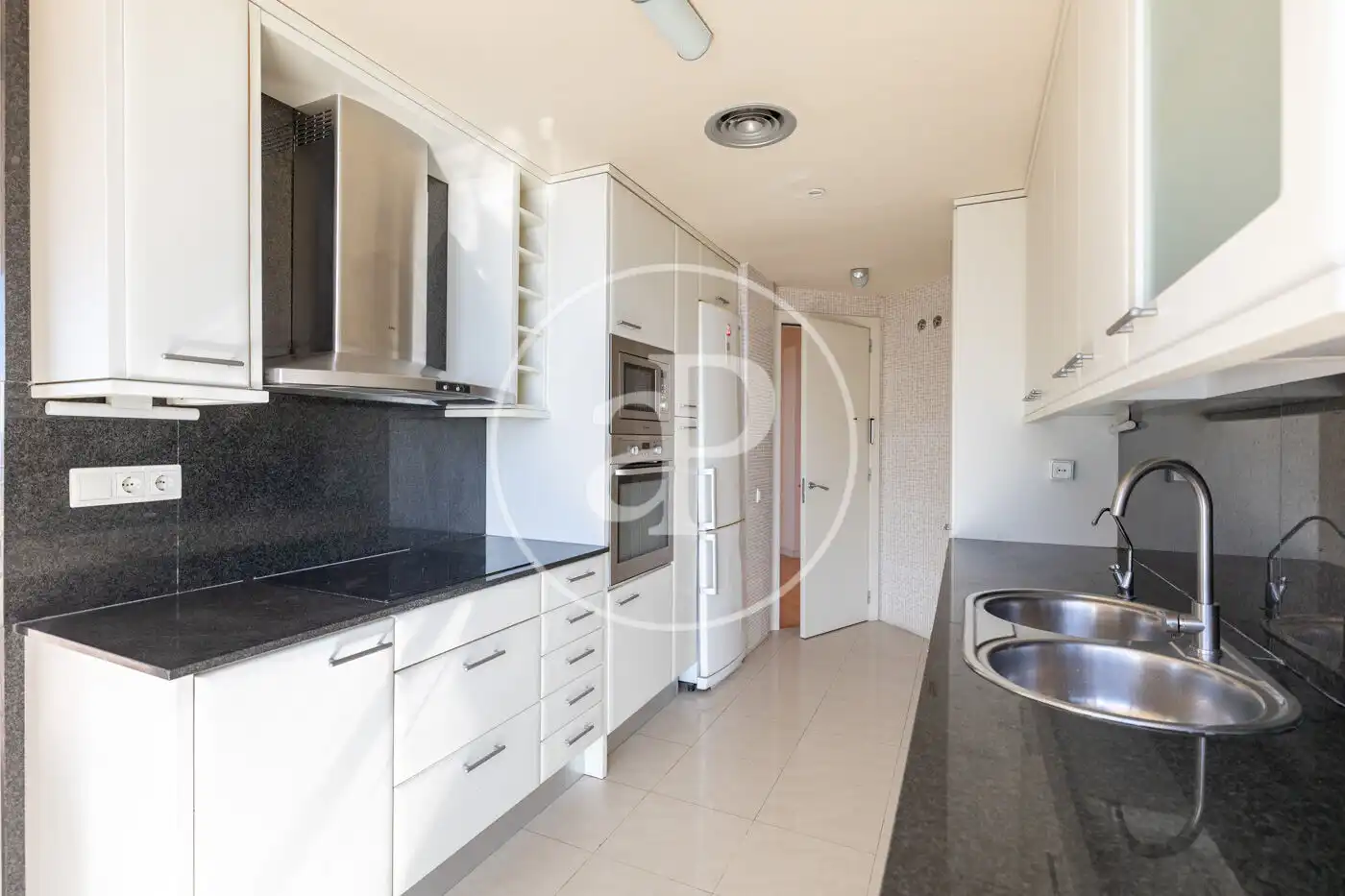 Cocina de Piso en venta en Barcelona con Aire acondicionado, Calefacción y Jardín privado