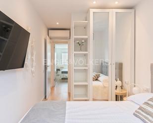 Dormitori de Apartament de lloguer en  Barcelona Capital amb Aire condicionat i Balcó