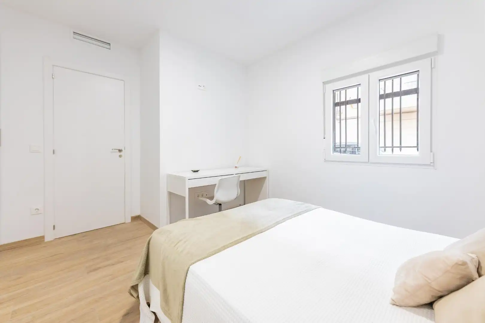 Dormitori de Pis en venda en Moncada amb Aire condicionat, Terrassa i Moblat