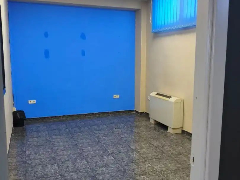 Oficina de alquiler en Peligros con Internet y Alarma