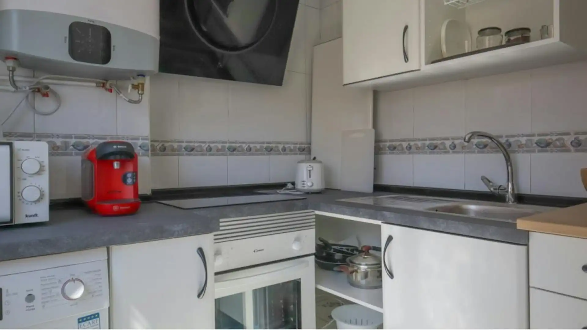 Cocina de Piso para compartir en Madrid con Calefacción y Amueblado