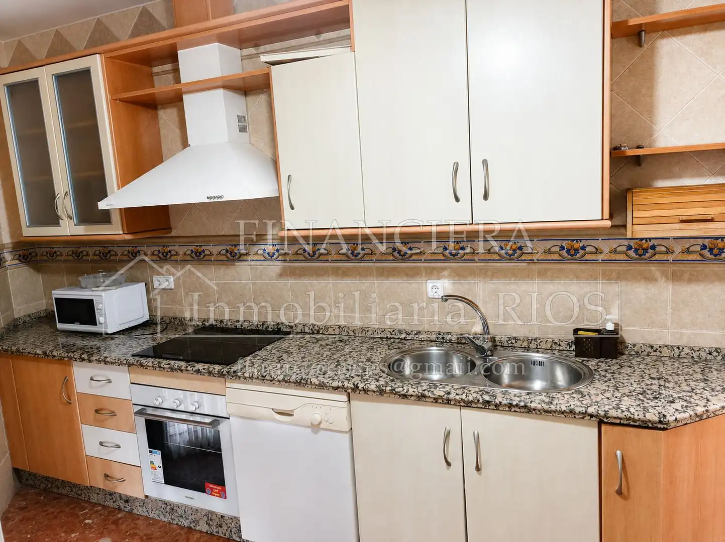 Cuina de Casa o xalet en venda en Alcalá de Guadaira amb Aire condicionat i Terrassa