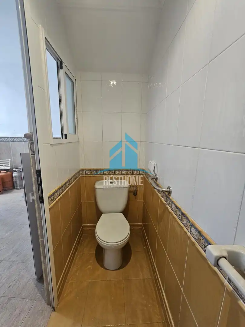 Badezimmer von Einfamilien-Reihenhaus zum Verkauf in Guadassuar mit Heizung, Terrasse und Abstellraum