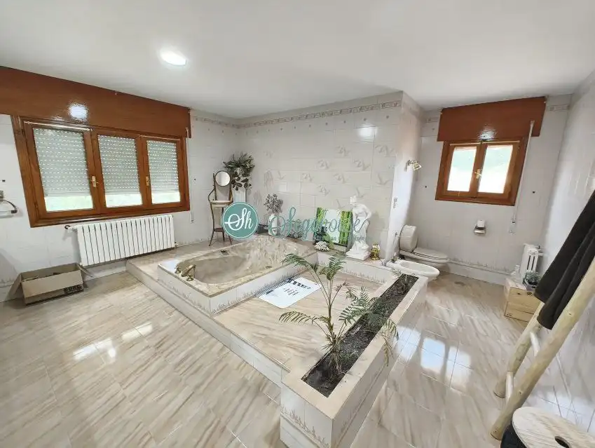 Bathroom of Houses for sale in Segovia  with Heating