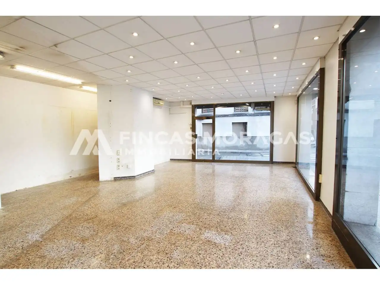 Local comercial en venta en Calle Cervantes, imagen 2