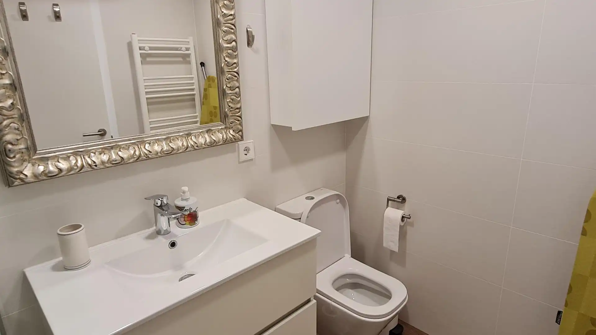 Baño de Apartamento en venta en Alicante / Alacant con Aire acondicionado, Calefacción y Terraza