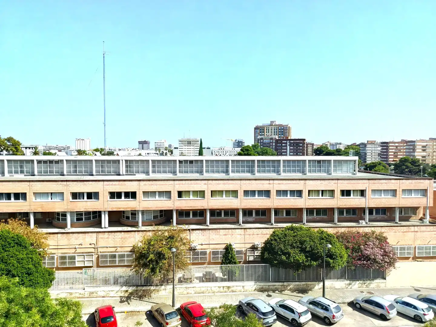 Vista exterior de Piso en venta en Valencia con Balcón y Alarma