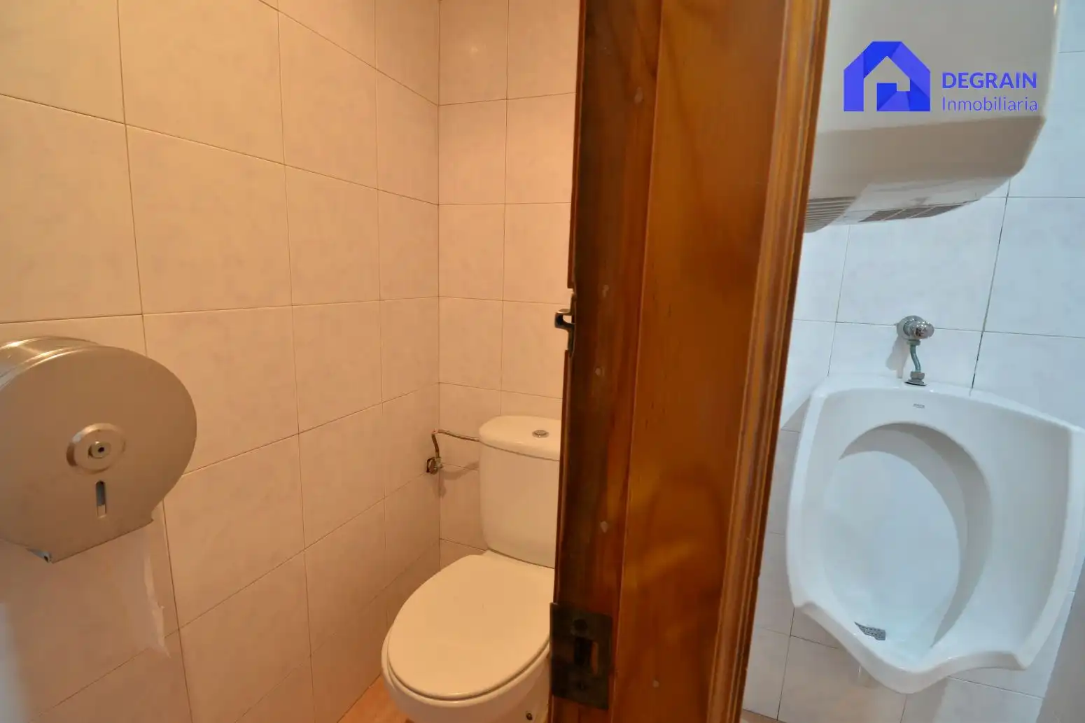 Bany de Local de lloguer en Oviedo 