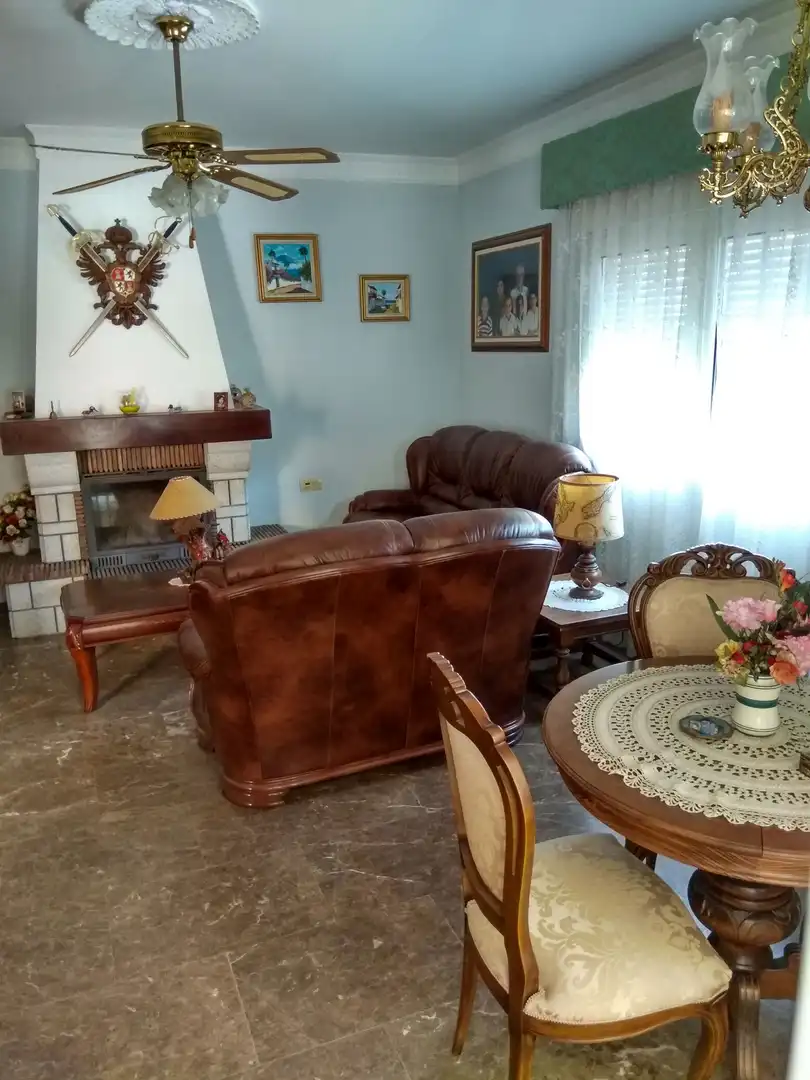 Sala d'estar de Casa o xalet en venda en Picassent amb Aire condicionat, Jardí privat i Parquet
