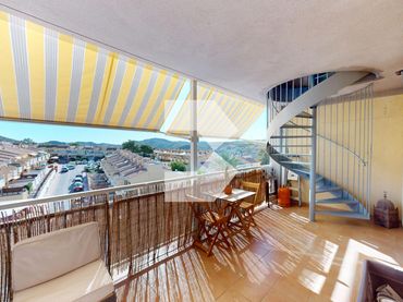 Attique avec balcon à vendre à Carrer d'Oriola