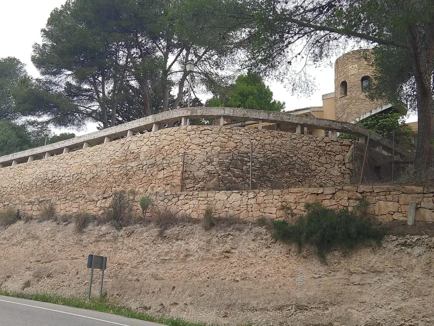 Vista exterior de Casa o xalet en venda en Tibi amb Calefacció, Jardí privat i Terrassa