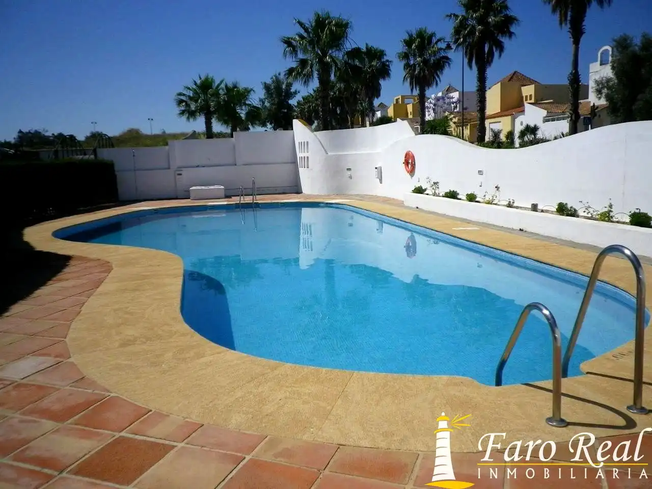 Piscina de Planta baja en venta en Sanlúcar de Barrameda con Aire acondicionado, Terraza y Piscina comunitaria