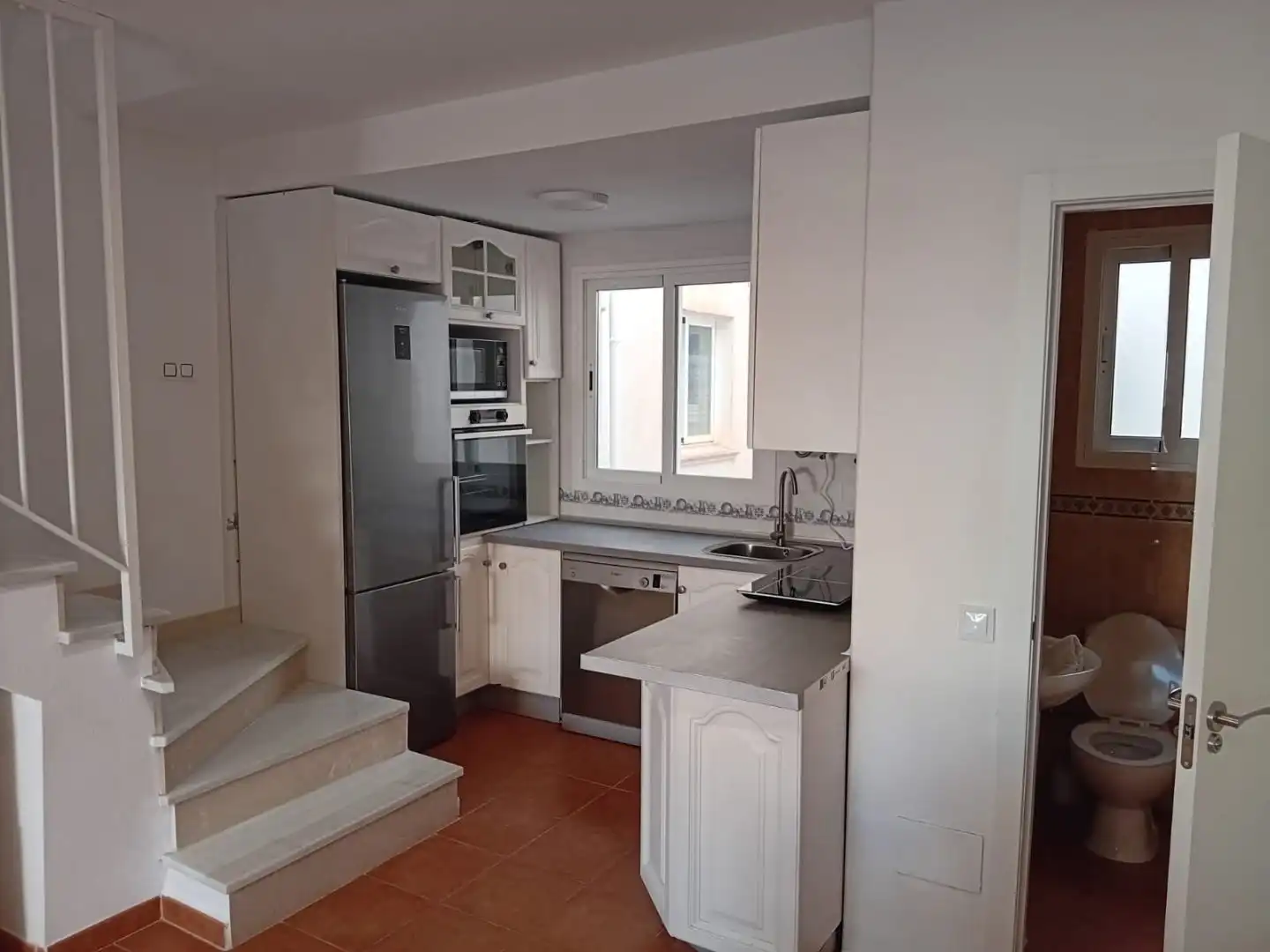 Flat with garden to rent in Avenida Ciudad de Barcelona 58, imagen 2