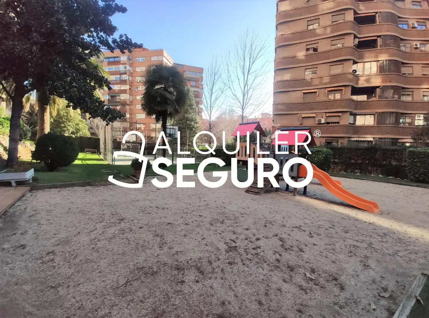 Vista exterior de Piso de alquiler en Madrid con Aire acondicionado, Calefacción y Piscina