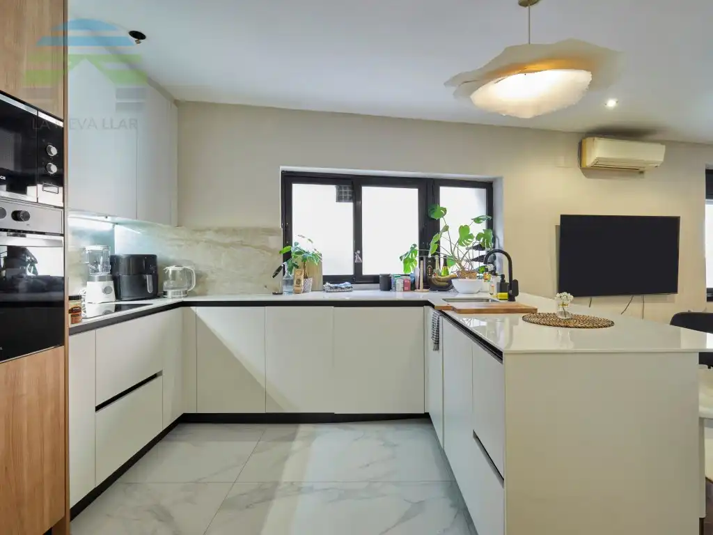 Küche von Wohnung zum Verkauf in Barcelona mit Klimaanlage und Heizung