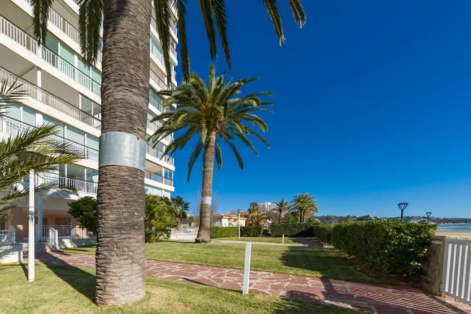 Vista exterior de Apartament en venda en Benicasim / Benicàssim amb Jardí privat, Terrassa i Traster