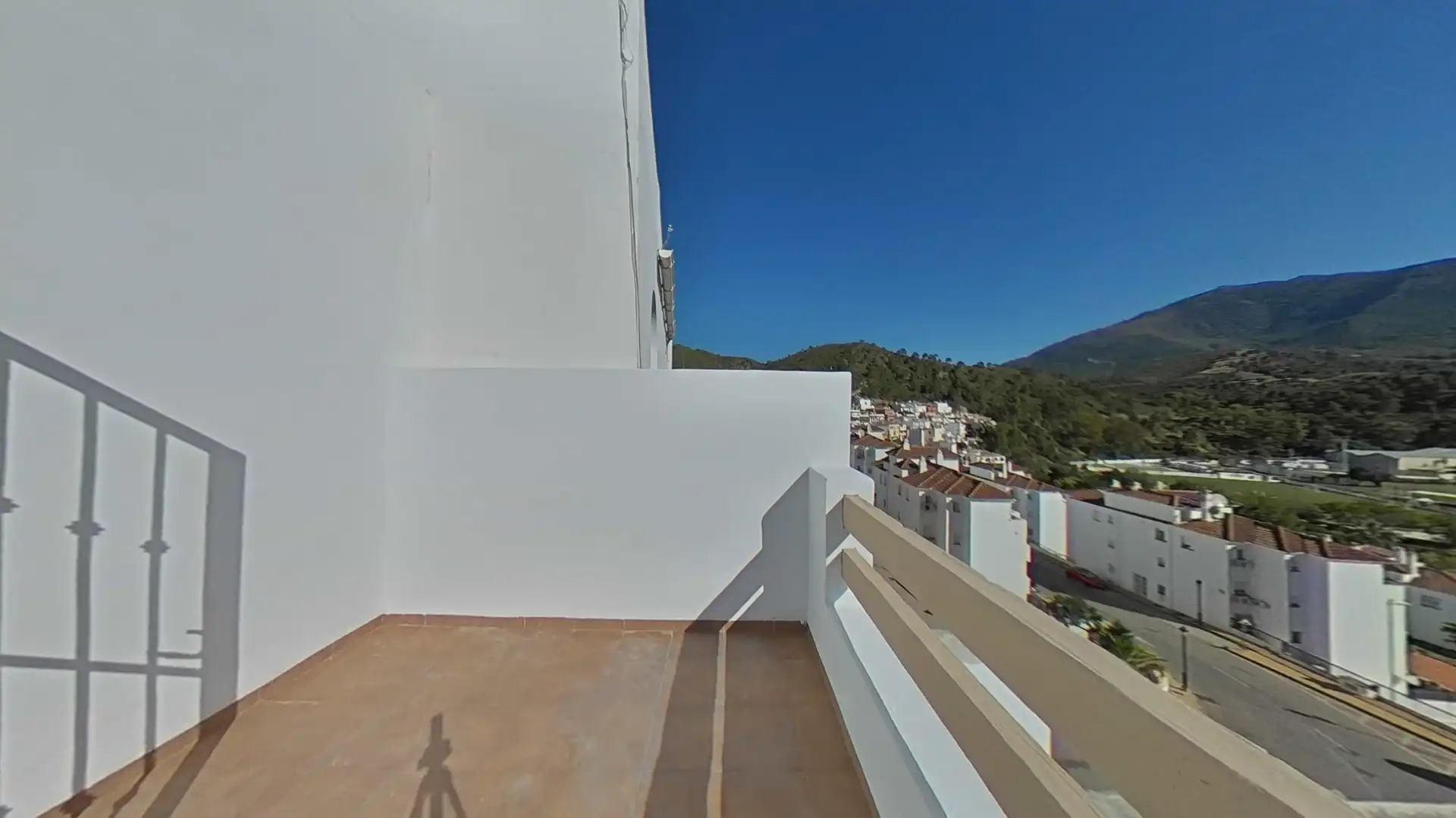 Vista exterior de Pis en venda en Benahavís