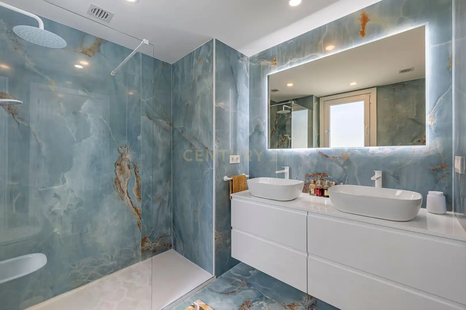 Baño de Apartamento en venta en Benahavís con Aire acondicionado, Trastero y Lavadora