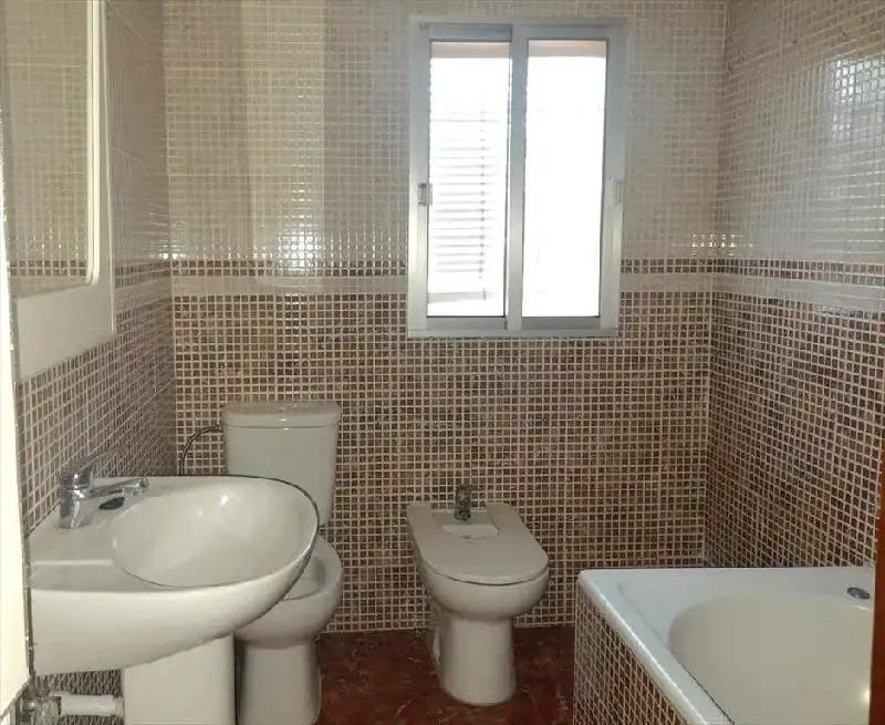 Badezimmer von Einfamilien-Reihenhaus zum Verkauf in Badajoz