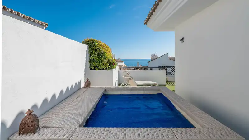 Apartamento con piscina en venta en Nueva Andalucía