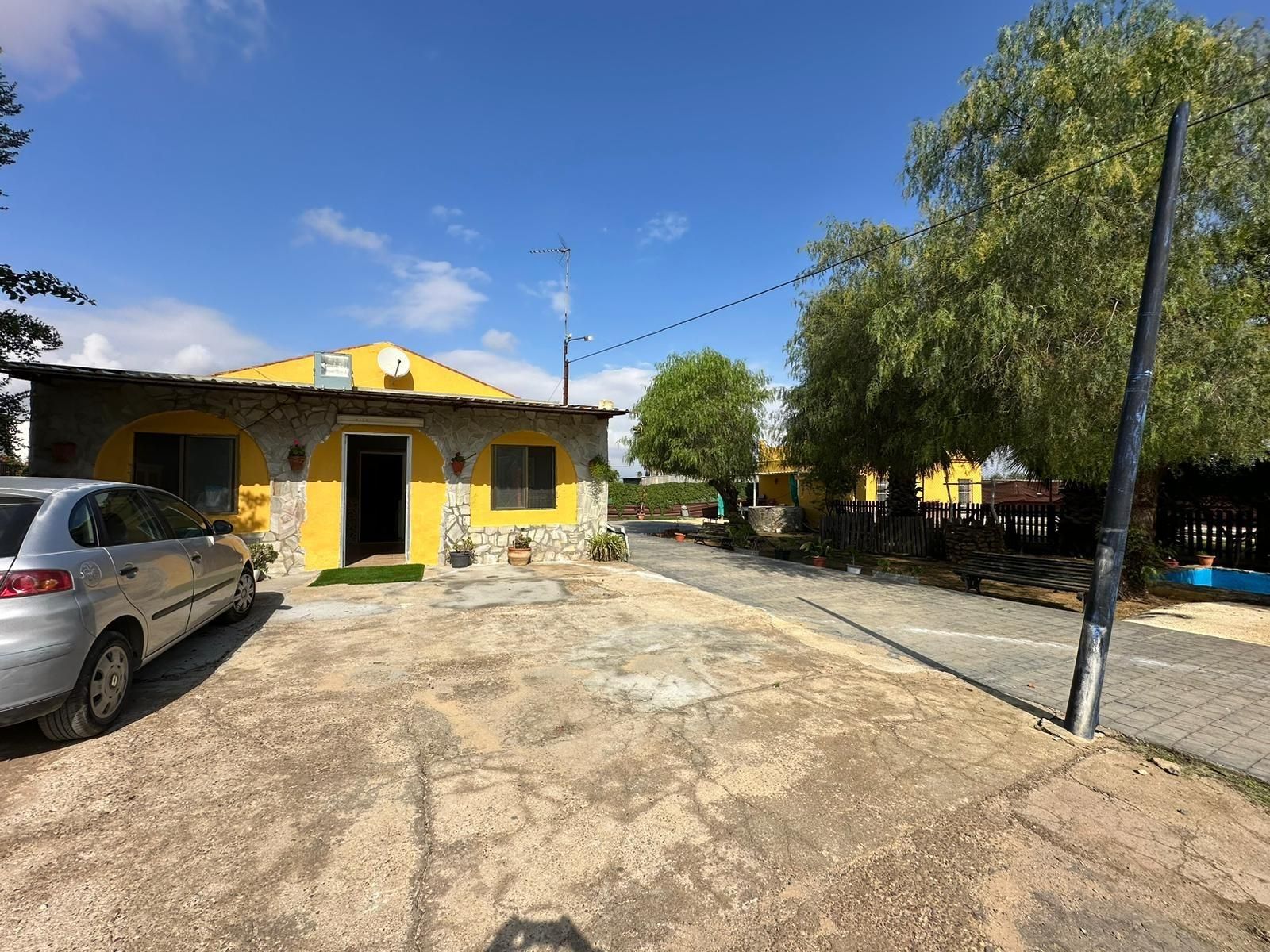 Exterior view of House or chalet for sale in Utrera