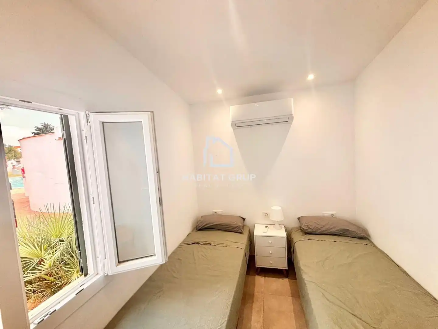 Dormitori de Casa adosada en venda en Ciutadella de Menorca amb Aire condicionat, Jardí privat i Terrassa