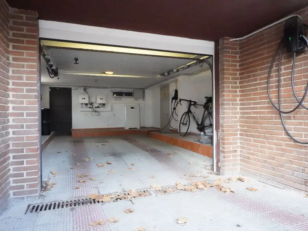 Casa pareada con jardín en venta en Calle el Plantío 1, imagen 43