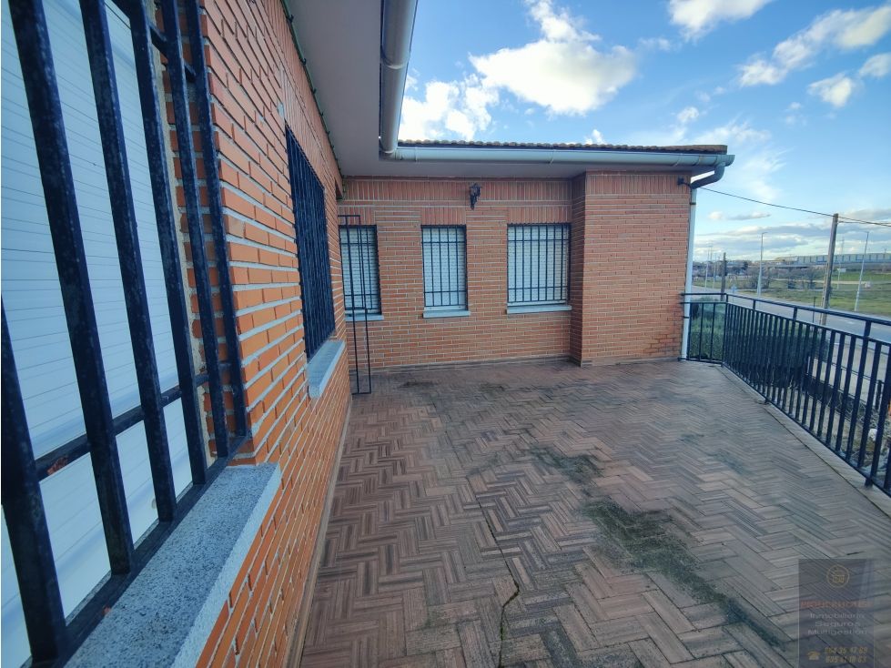 Vista exterior de Casa o xalet en venda en Fuensalida amb Terrassa