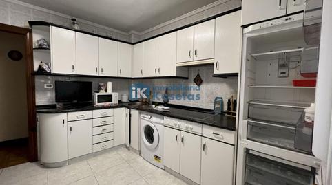 Foto 2 de Piso en venta en Kalero - Basozelai, Basauri