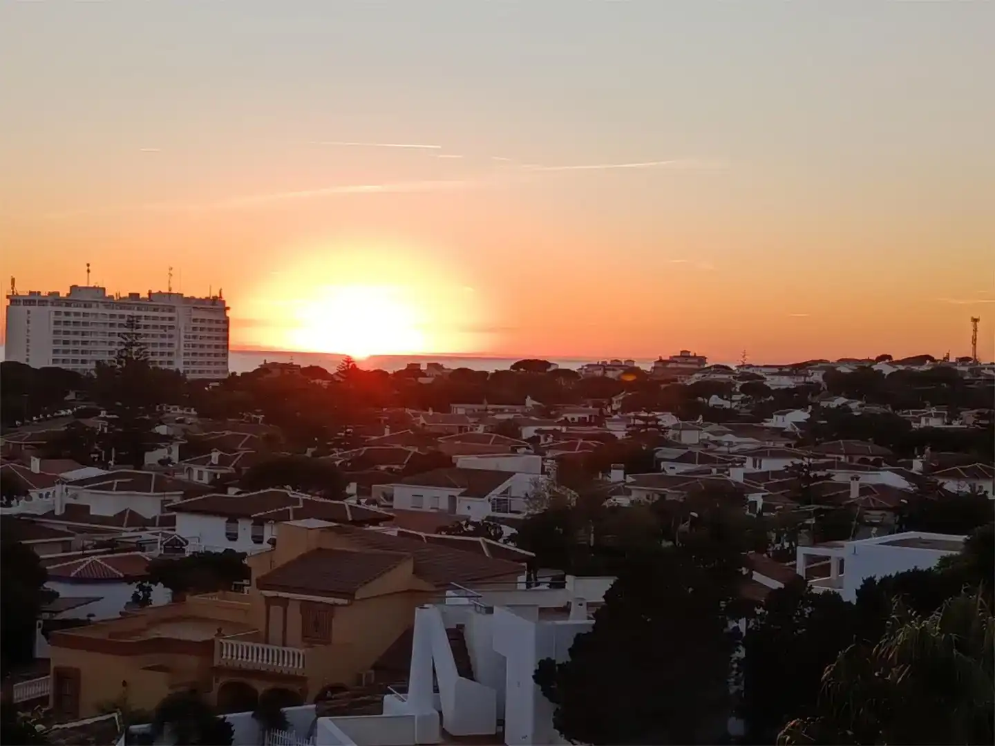 Vista exterior de Estudi en venda en Almonte amb Aire condicionat i Balcó