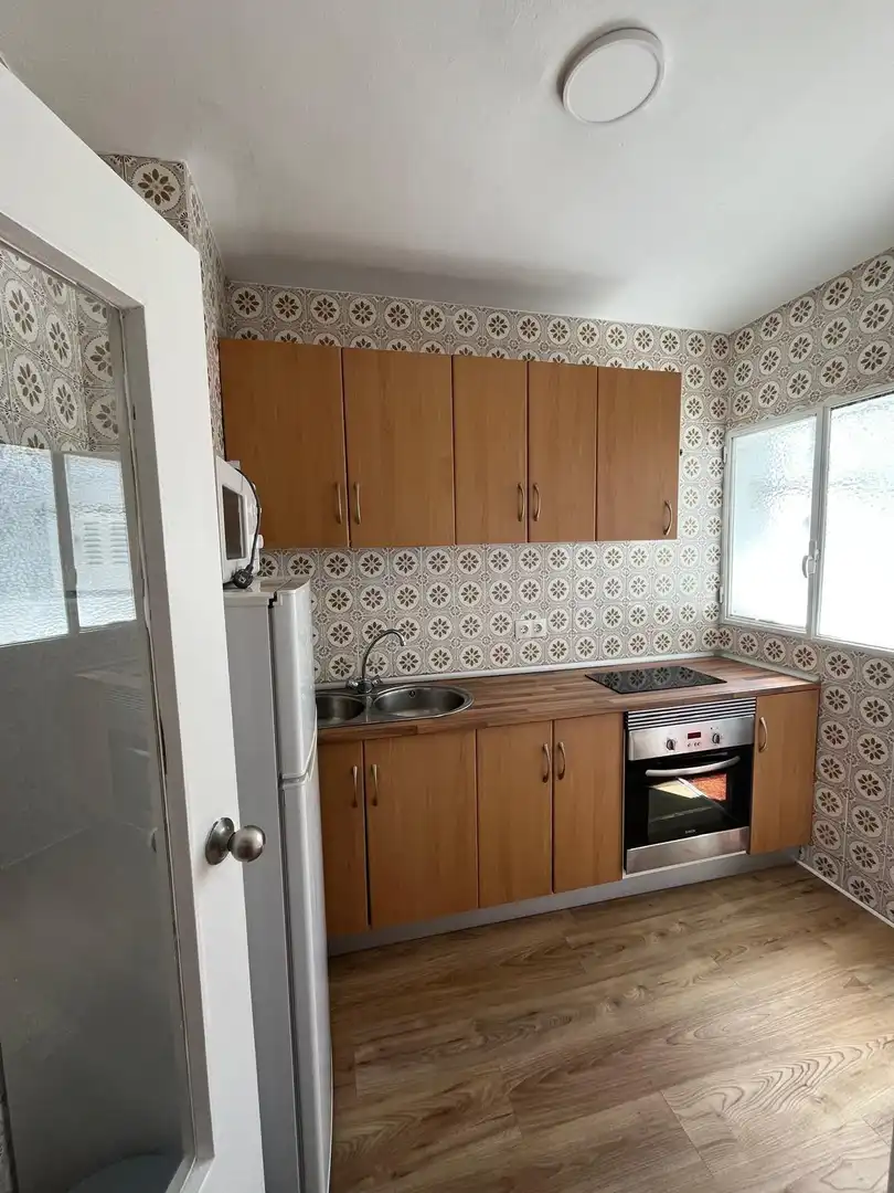 Cuina de Pis de lloguer en Córdoba amb Parquet, Terrassa i Moblat