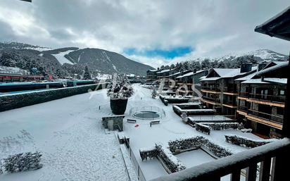 Vista exterior de Dúplex en venda en Alp amb Calefacció, Piscina i Piscina comunitària