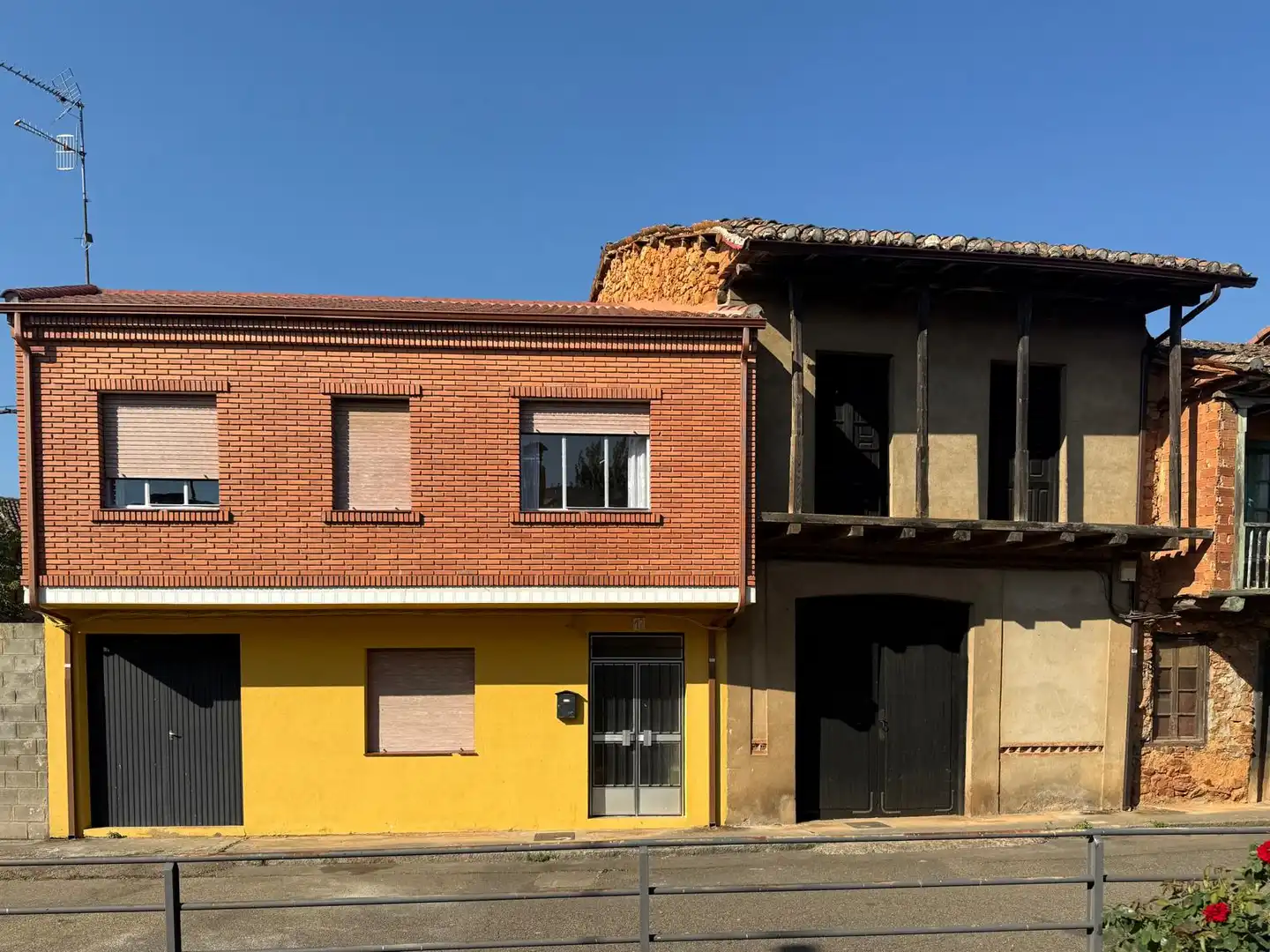 Vista exterior de Casa o chalet en venta en Castrocontrigo con Calefacción, Amueblado y Horno