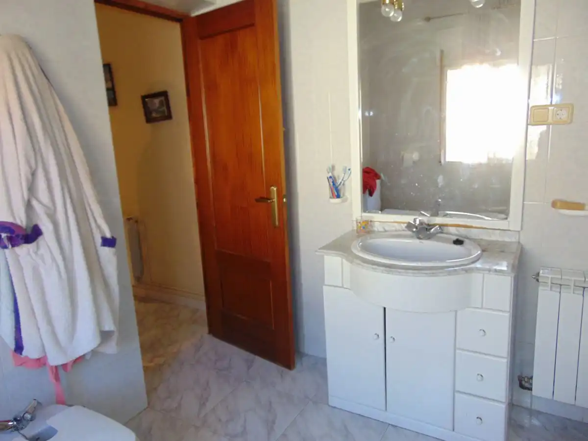 Baño de Casa o chalet en venta en San Carlos del Valle con Calefacción, Terraza y Trastero