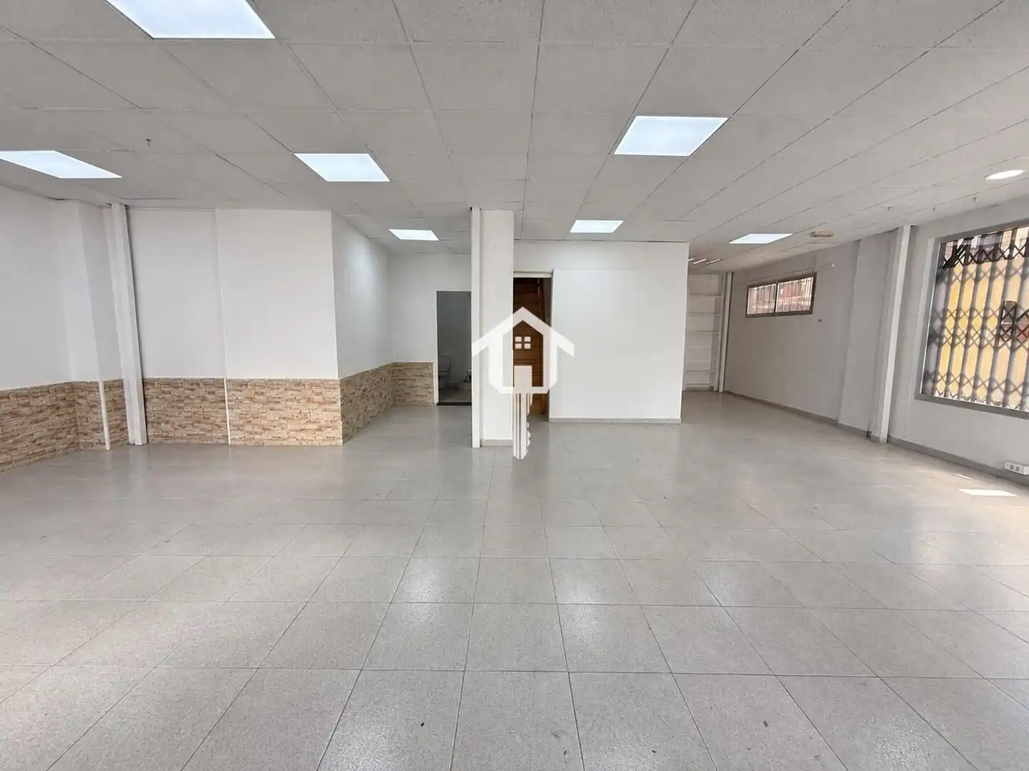 Business premises for sale in Calle MARTIN LUTHER KING, imagen 2